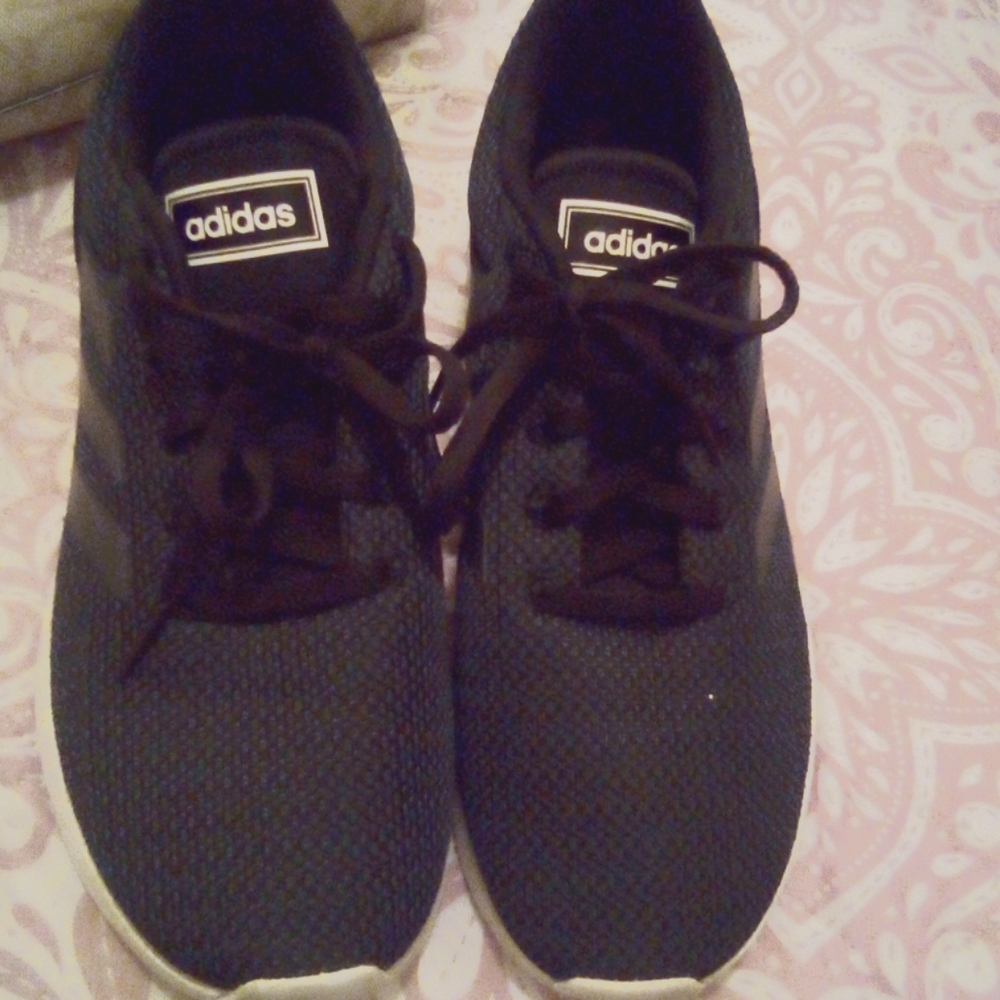 Adidas tenny shoes